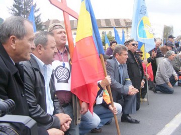 Revoluţionarii constănţeni iau cu asalt Prefectura, timp de o lună!